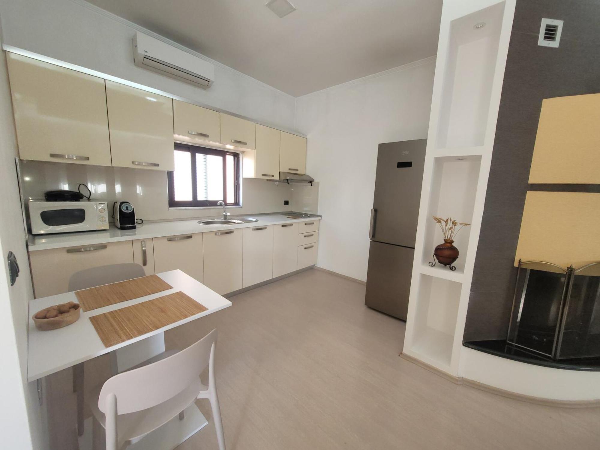 An Apartment With Fireplace Тирана Екстериор снимка